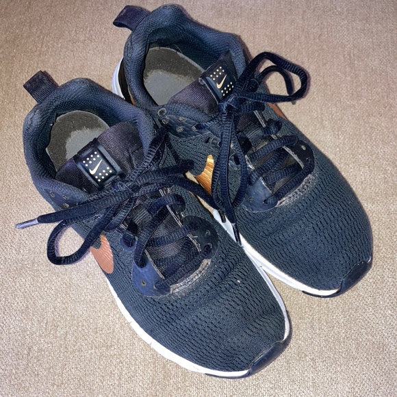 NIKE AIR Max Motion LW Womens Sneakers Size 6 - Picture 3 of 12